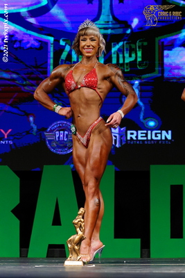 Alexandra Edwards - Figure Overall Champion