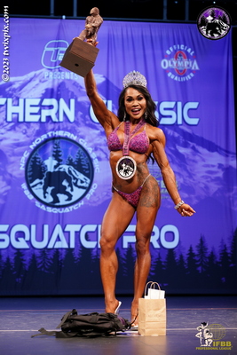 Masters 45+ Bikini - Michelle Hurst